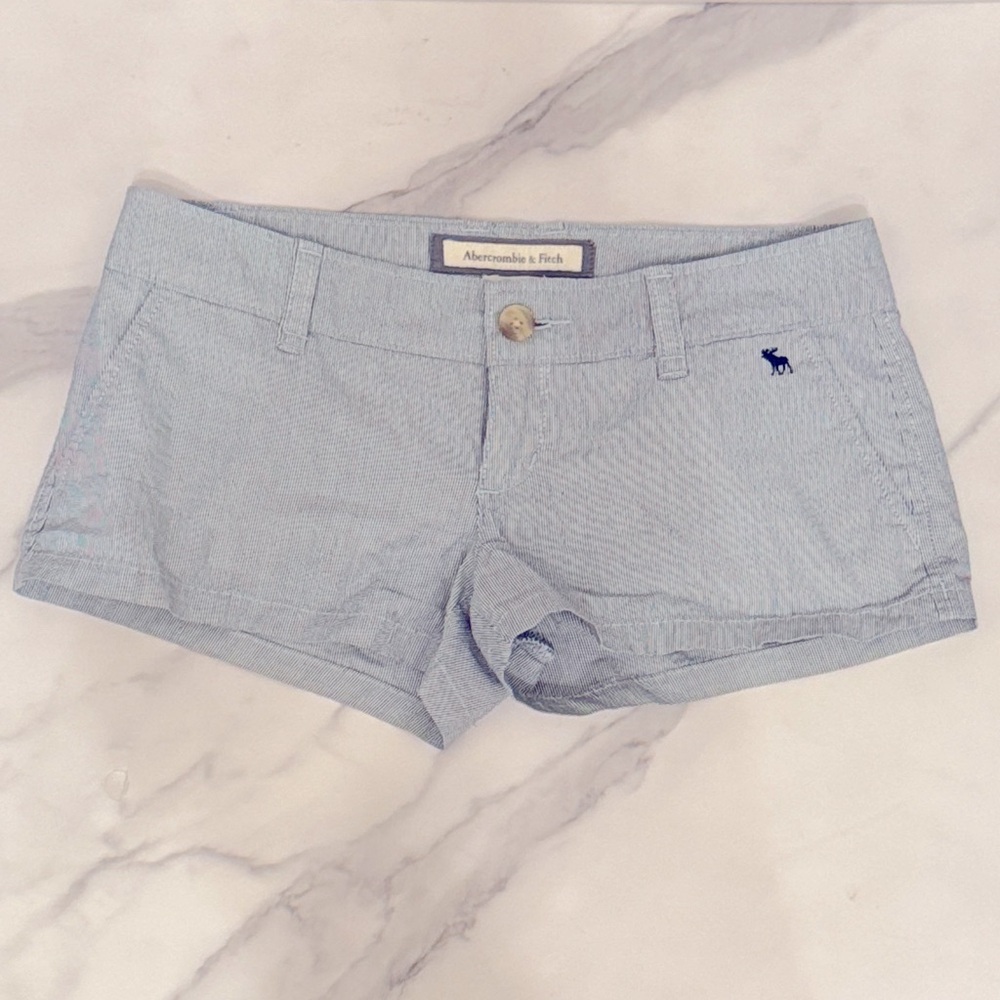 Abercrombie & Fitch Lightweight Blue & White Pinstriped Shorts (00)